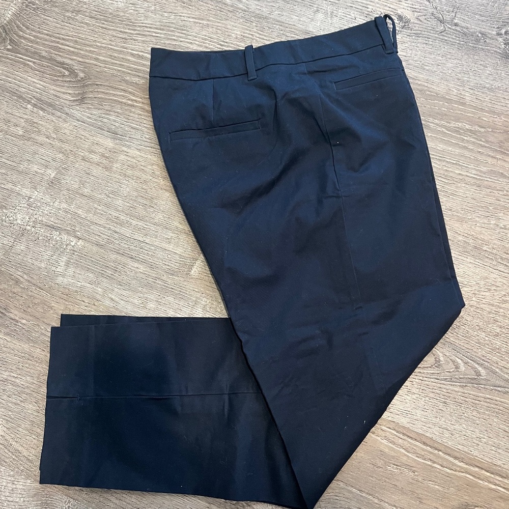Ann Taylor Navy Blue Capris size 6